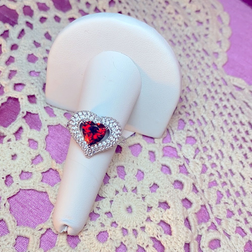 Bella Luce Ruby White Diamond Simulants 26$
